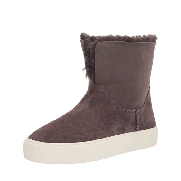 UGG WOMENS LYNUS SNEAKER - Picture 1 of 14